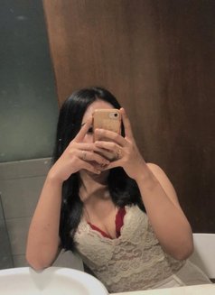 Trans Hot Ind - Transsexual escort in Jakarta Photo 9 of 16