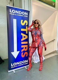 Trans Psylocke MixPersian - Transsexual escort in London Photo 12 of 16