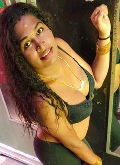 Trans Queen Sathya Priya Coimbatore - Transsexual escort in Coimbatore Photo 2 of 3