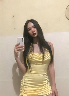 Transeksual Amelia - puta in Jakarta Photo 16 of 18