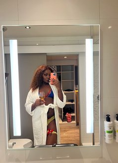 Transgenre Chaude Et Grosse bite - Transsexual escort in Abidjan Photo 13 of 21