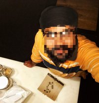 Traveller - Acompañantes masculino in Mumbai