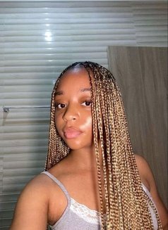 Treasure - Masajista in Lagos, Nigeria Photo 2 of 2