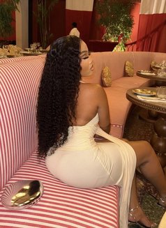 Treasure - masseuse in Abidjan Photo 2 of 3