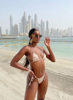 Tricia - puta in Dubai Photo 4 of 6