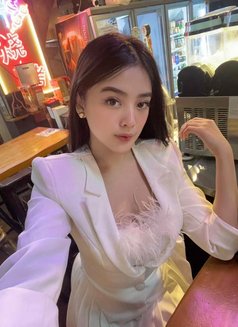 TRICIA - escort in Singapore Photo 5 of 7