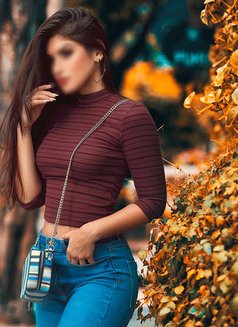 Tripti Gill - companion in New Delhi Photo 6 of 14