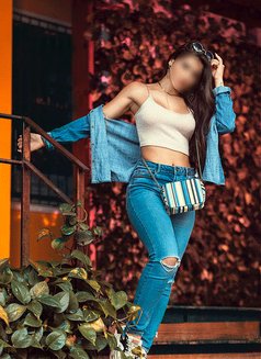 Tripti Gill - companion in New Delhi Photo 10 of 14