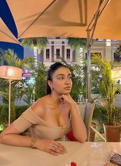 Tanisha - escort in Mumbai Photo 3 of 5