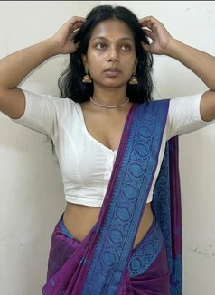 Induja Available Kochi - puta in Kochi Photo 1 of 2