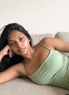 Induja Available Kochi - puta in Kochi Photo 2 of 2