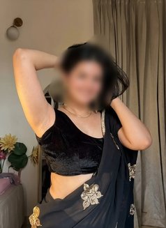 Trisha Available Now - puta in Shillong Photo 2 of 4