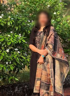 Trisha Escort Now - puta in Kochi Photo 4 of 4