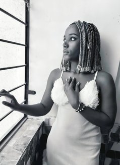 Trisha - puta in Pune Photo 7 of 13