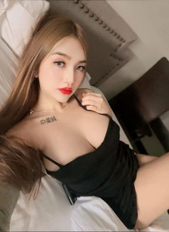 Trisha Mae Sexy - puta in Makati City Photo 2 of 10