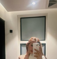 Trixie - Transsexual escort in Manila