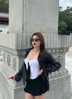 Trixie - escort in Manila Photo 3 of 13