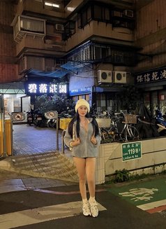 Trixie - escort in Manila Photo 9 of 13