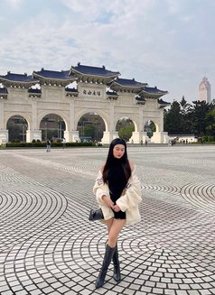 Trixie - escort in Manila Photo 10 of 13