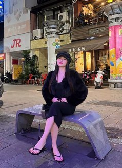 Trixie - escort in Manila Photo 11 of 13