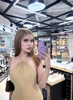 Trixie Suxker - puta in Manila Photo 2 of 6
