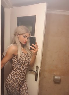 Trns Girl - Transsexual escort in Beirut Photo 26 of 30