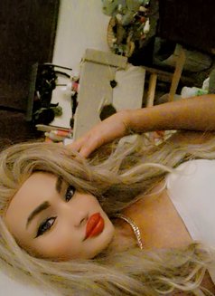 Trns Girl - Transsexual escort in Beirut Photo 29 of 30