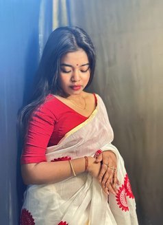 Trusted Female Escorts With Hand 2 Han - puta in Chennai Photo 2 of 3