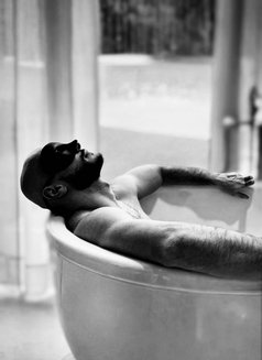 Trusted Companion & Masculine Bull - Acompañantes masculino in Dubai Photo 11 of 11