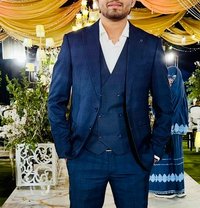 Try - Acompañantes masculino in Karāchi