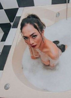 Ts Ashleycum - Transsexual escort in Hong Kong Photo 2 of 8