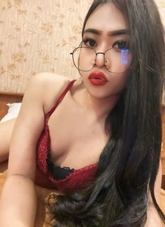 VERS HUGE LOAD WITH BIG DICK & CUTE BOT - Transsexual escort in Jakarta Photo 9 of 24
