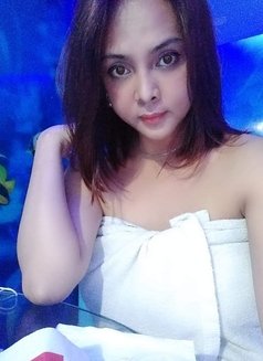 Top/Bottom Versa with Poppers - Transsexual escort in Ho Chi Minh City Photo 1 of 28