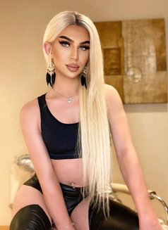 Ts Girl Victoria - Transsexual escort in Dubai Photo 13 of 16