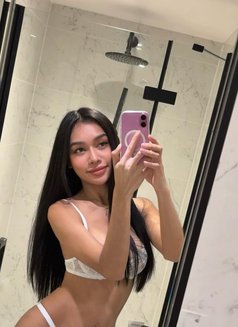 Ts Kate - Transsexual escort in London Photo 13 of 17