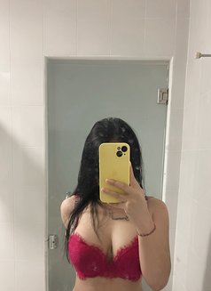Ts Ladyboy Celine Kuala Lumpur Feminim - Acompañantes transexual in Kuala Lumpur Photo 14 of 19