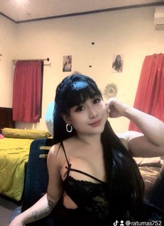 Ts. Ratu Hot - Transsexual escort in Bali Photo 5 of 8