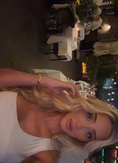 Ts Sophieluxe - Transsexual escort in Paris Photo 5 of 17