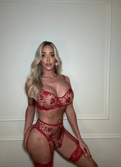 Ts Sophieluxe - Transsexual escort in Paris Photo 11 of 17