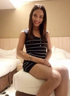 Pretty Hard thick tools - Transsexual escort in Manila Photo 5 of 17