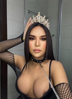 Queen Vanessa Top Cumbuster Hugecok - Transsexual escort in Dubai Photo 22 of 29