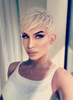 Ts Victoria Xxl - Transsexual escort in Dubai Photo 10 of 12