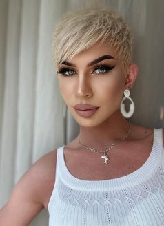 Ts Victoria Xxl - Transsexual escort in Dubai Photo 11 of 12