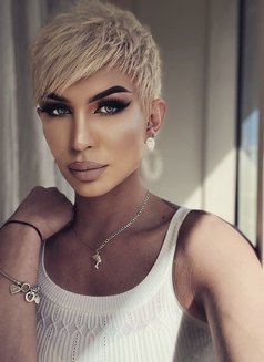 Ts Victoria Xxl - Transsexual escort in Dubai Photo 12 of 12