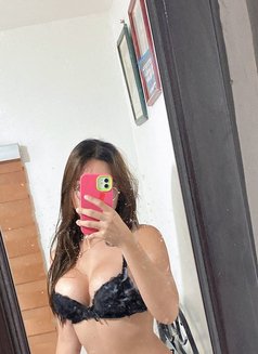Tsandrea Big C*ck - Transsexual escort in Manila Photo 2 of 7