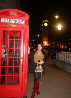 Tskendra The biggest cock in town - Transsexual escort in London Photo 12 of 19
