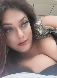 Tsnatashaa - Transsexual escort in Mumbai Photo 17 of 18