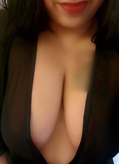 Cleo Curves - escort in London Photo 7 of 18