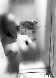 Tune - puta in Al Ain Photo 1 of 2