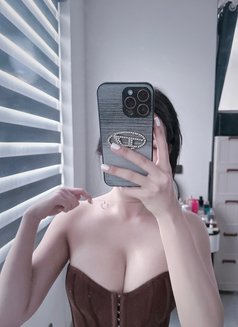 Tuong Vy - escort in Singapore Photo 5 of 10